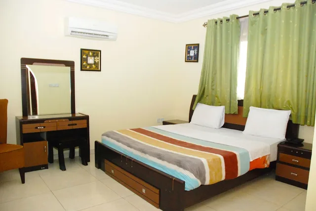 Business, Suite, Queen Bed, Wing 2، KNIGHTSBRIDGE HOTEL 1/3