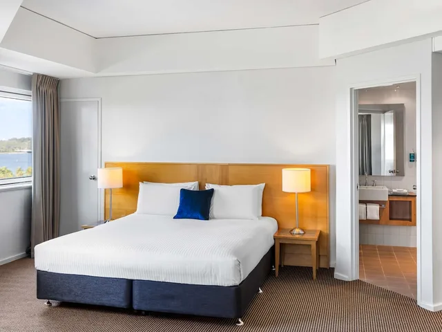 جناح جونيور بسرير كينج بإطلالة على النهر، Novotel Perth Langley 1/9