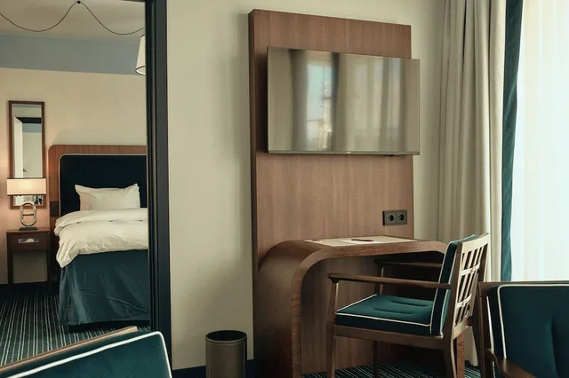 جناح بسرير كينج بإطلالة على البحر بشرفة مع أريكة، Quality Hotel Klubben 2/3