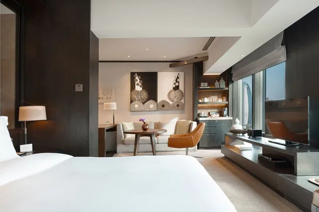 غرفة كلوب بريميير بسرير كينج، Rosewood Beijing 2/4