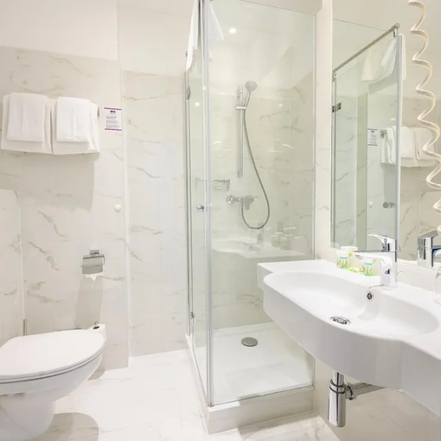 جناح جونيور، ROOMbach Hotel Budapest Center 3/4