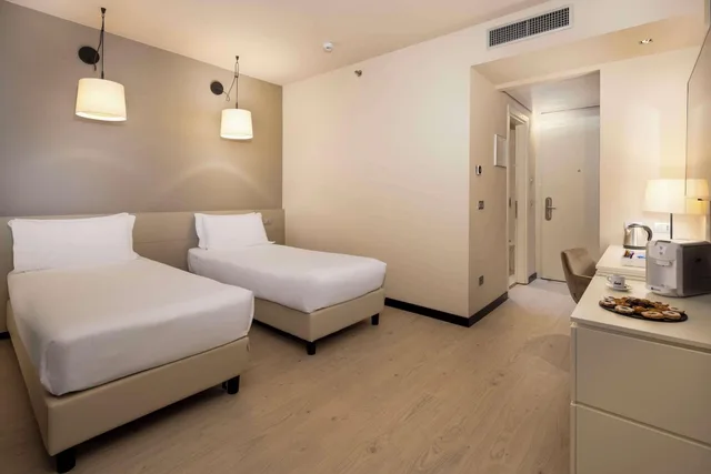 Standard, Multiple Beds, Smoking، Best Western Plus Tower Hotel Bologna 4/6