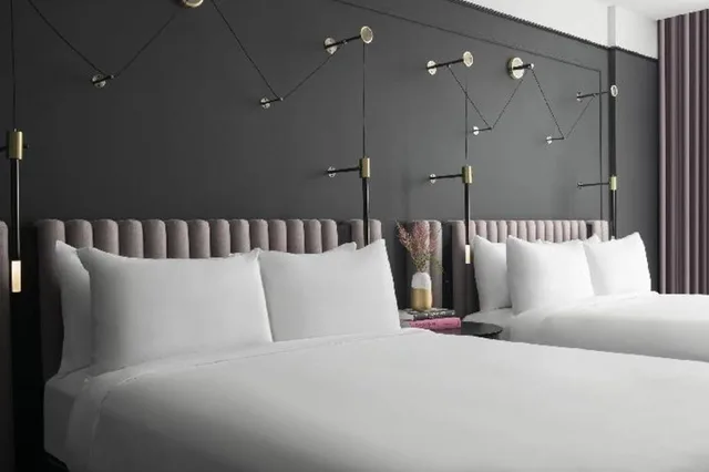 1 Bedroom, Spa, Executive, Suite, King Bed, High Floor، Renaissance Milwaukee West Hotel 1/5