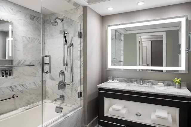 غرفة بريميير بسرير كينج بشرفة في طابق مرتفع، The Ritz-Carlton, St. Louis 3/5