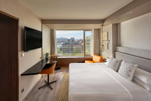 جناح جونيور مع دخول صالة النادي، Budapest Marriott Hotel 2/10