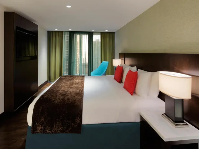غرفة بسرير مزدوج بشرفة، Radisson Blu Aqua Hotel, Chicago 1/1