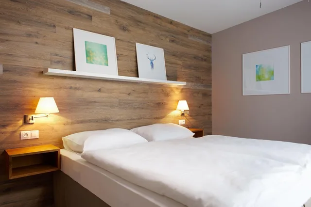 جناح بسرير كوين بشرفة، Cihelny Golf & Wellness Resort 2/7