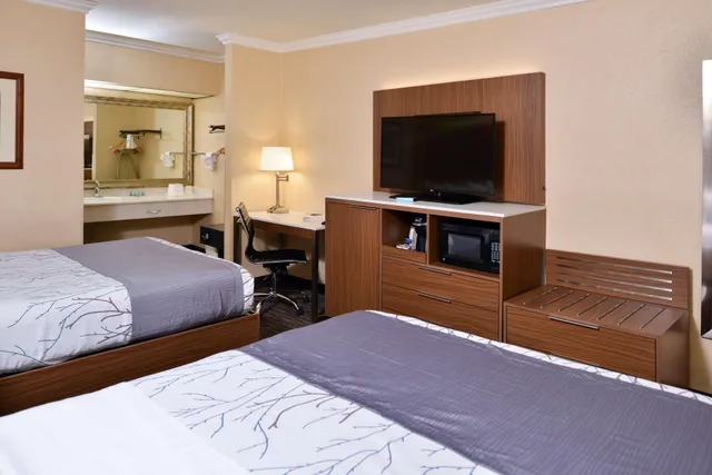غرفة بسريرين كوين في طابق مرتفع، Best Western Airpark Hotel - Los Angeles LAX Airport 3/7