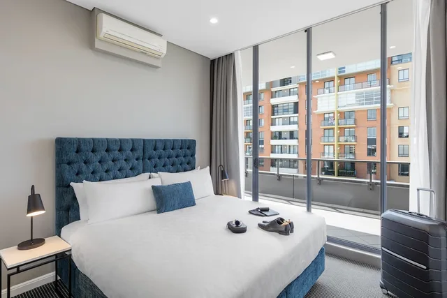 3 Bedrooms, Park, Suite, 3 King Beds، Meriton Suites Waterloo 2/6