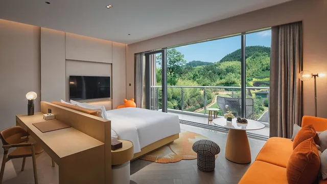 غرفة بريميوم بسرير كينج بإطلالة على الجبل، Hotel Indigo Hangzhou Tianmushan by IHG 2/4