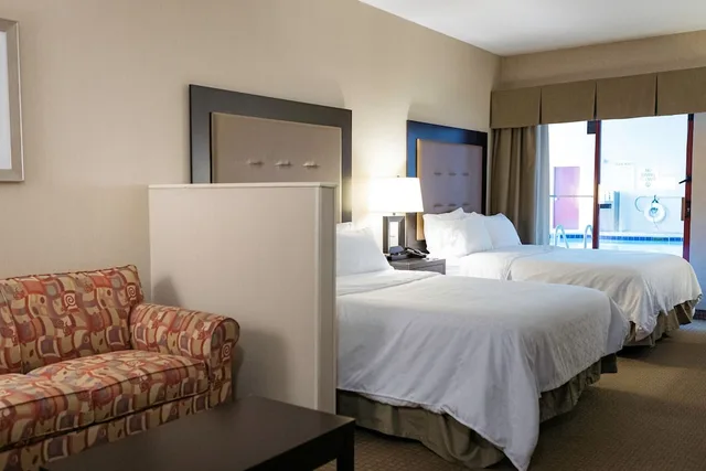 غرفة قياسية بسريرين كوين لذوي الإعاقة، Holiday Inn Express Hotel And Suites Olathe North 2/2