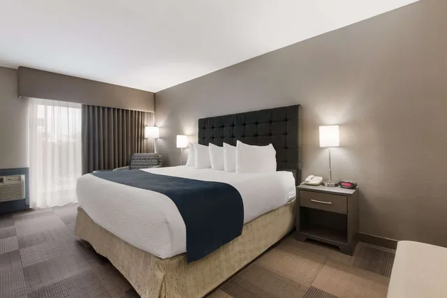 غرفة بسرير كينج لذوي الإعاقة، Best Western St Catharines Hotel Conference Centre 1/3