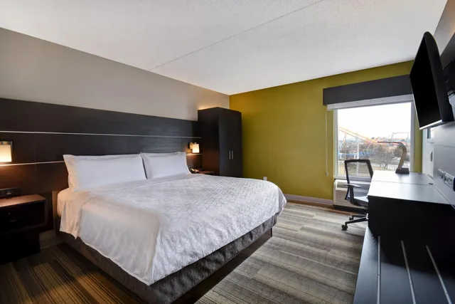 غرفة بسرير كينج بإطلالة، Holiday Inn Express Hotel And Suites Allentown Dorney Park Area 3/7