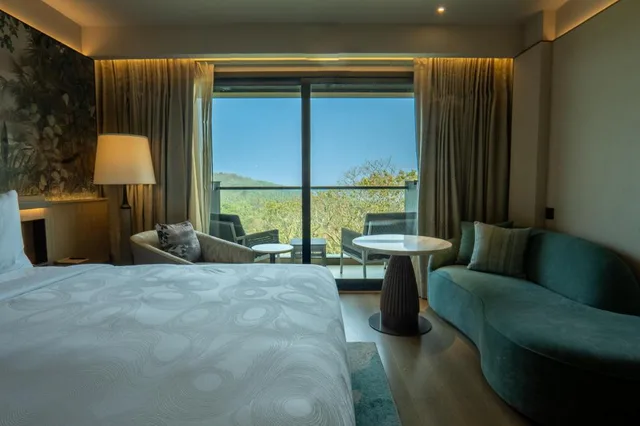 Grand, Guest Room, Luxury, King Bed, Forest View, Balcony, JW Marriott Goa Vagator 2/7