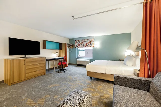استوديو بسرير كينج بحوض استحمام لذوي الإعاقة، Home2 Suites by Hilton Madison East, WI 3/10
