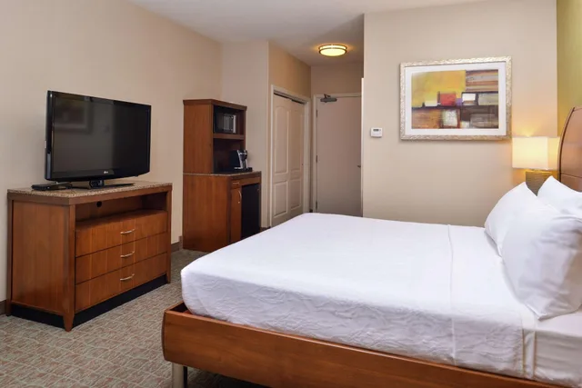 suite, accessible, Hilton Garden Inn Boise Spectrum 3/9