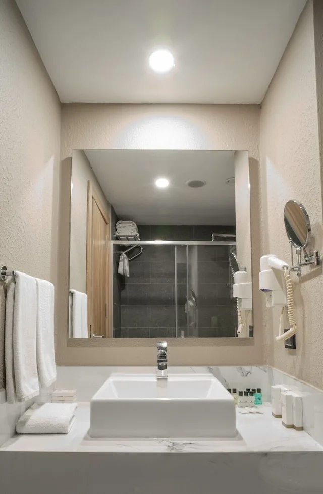 جناح جونيور بسرير مزدوج مع أريكة، Mayi Hotel 5/6