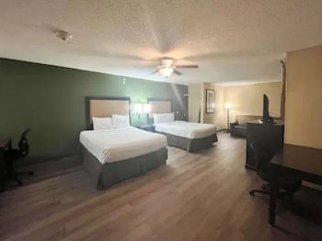 غرفة بسريرين كوين بمطبخ، Studio6 Memphis, TN – East Memphis 1/10