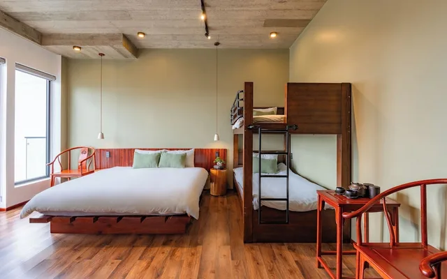 غرفة عائلية بسرير كينج وسرير بطابقين، Pi Hostel 2/7