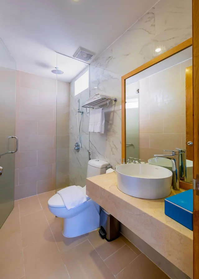 جناح عائلي بسريرين مزدوجين بإطلالة جزئية على البحر، Kova Diamond Hotel Da Nang 3/3