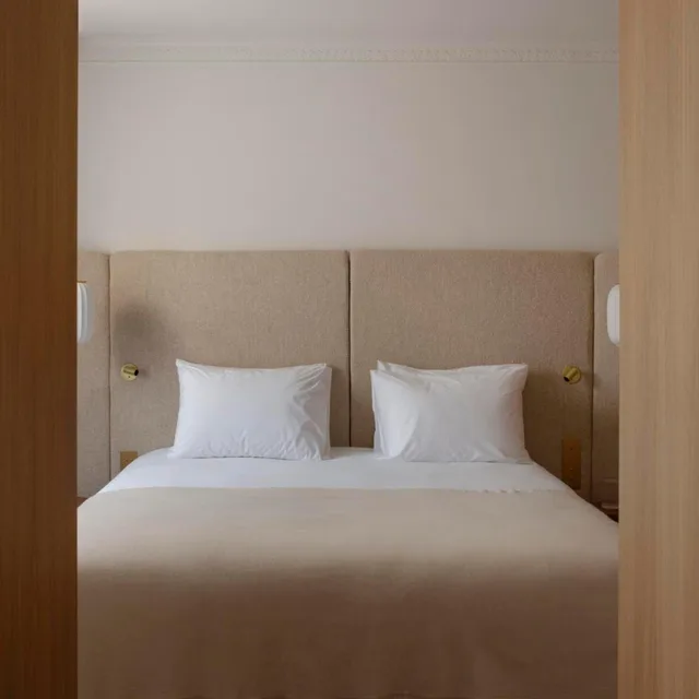 جناح، Hotel Nuage Paris 8 1/3