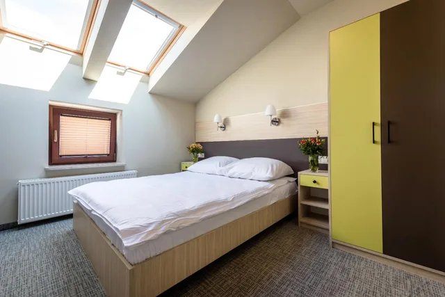 غرفة بسرير مزدوج بحمام خاص، HOTEL KAZIMIERZ III 9/10