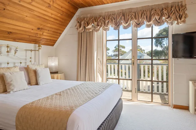 Spa, Cottage, 3 Beds, 2 Queen Beds, Bay View، Swansea Cottages & Motel Suites 1/8