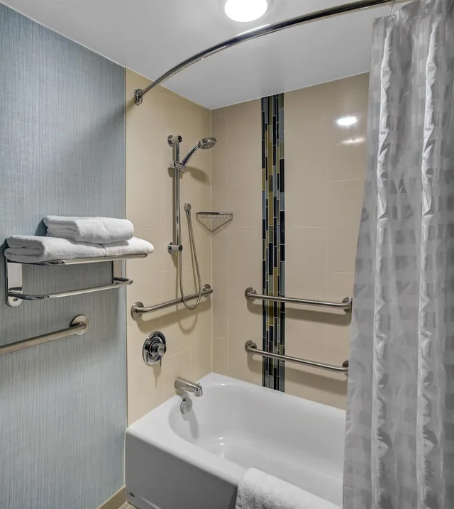 غرفة بسرير كينج لذوي الإعاقة، Hyatt Place Lakeland Center 5/7