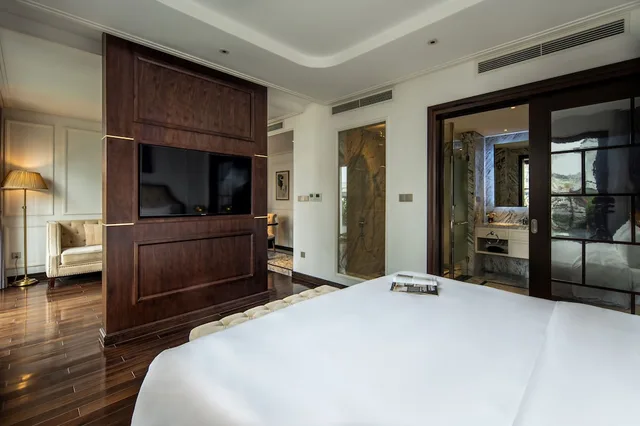 Atole, Suite, King Bed, Terrace، Anatole Hotel Hanoi 2/8