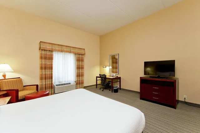 غرفة بريميوم بسرير كينج، Hilton Garden Inn Winchester 2/8