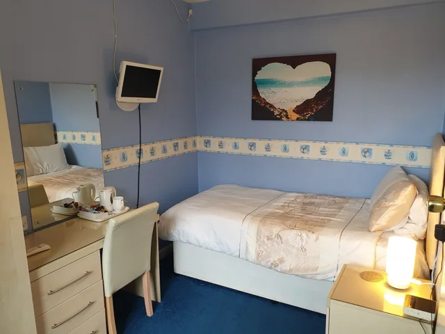 Room, Single, Single Bed, The Sands 2/10