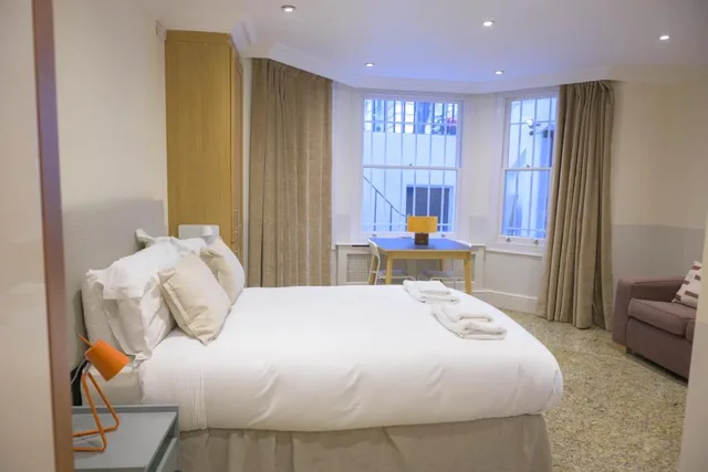 Semi Basement, Studio, Courtfield Gardens Apartments 4/8