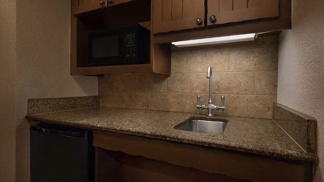 Deluxe, Studio, Queen Bed, with View, Sofa, Accessible, Disney Animal Kingdom Villas Kidani Village 3/4
