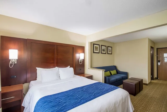 جناح بسرير كوين مع أريكة، Quality Inn & Suites Green Bay - Ashwaubenon 4/8