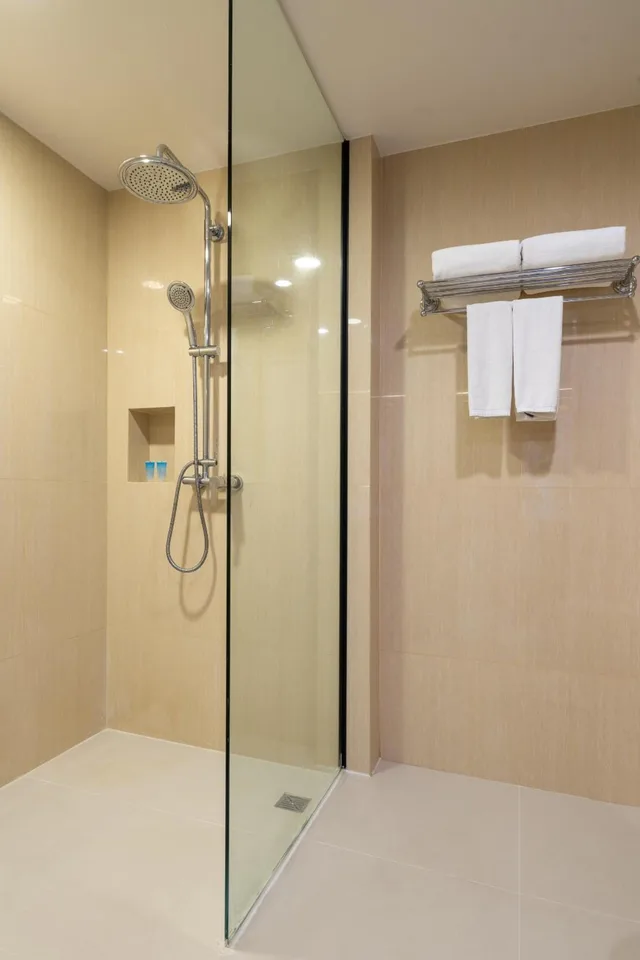 غرفة سوبيريور بسرير كينج، Mayaana Beach Resort - Formerly Golden Tulip Pattaya Beach Resort 8/9