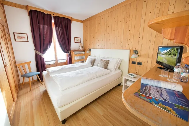 غرفة قياسية بسرير مزدوج، Hotel Posta 2/4
