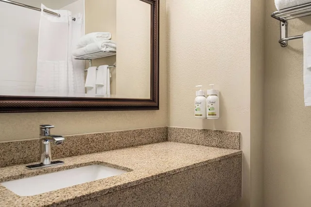غرفة بسرير كينج لذوي الإعاقة، Baymont By Wyndham Georgetown 7/9