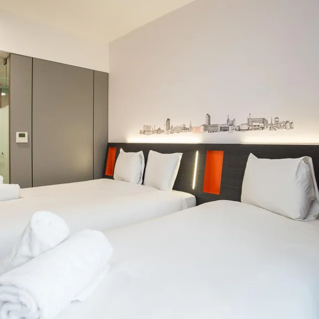 Family, Double or Single Bed، easyHotel Sheffield City Centre 2/10