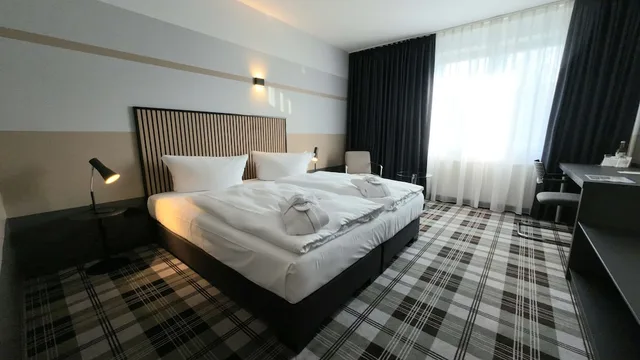 غرفة قياسية بإطلالة على الفناء مفردة بسرير كوين، MEDIAN HOTEL HANNOVER LEHRTE 3/9