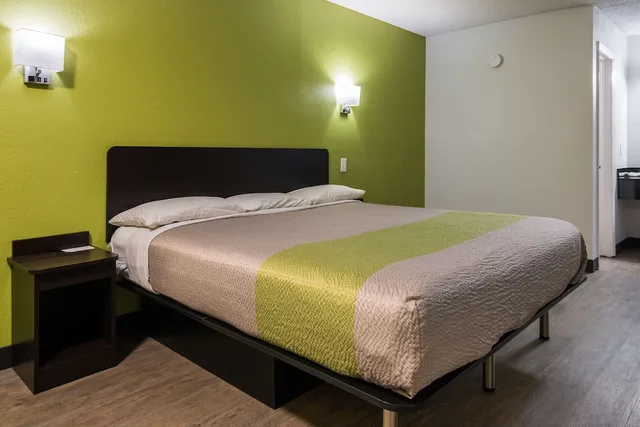 غرفة ديلوكس بسرير كينج للمدخنين، Motel6 Irving, TX - Loop 12 1/10