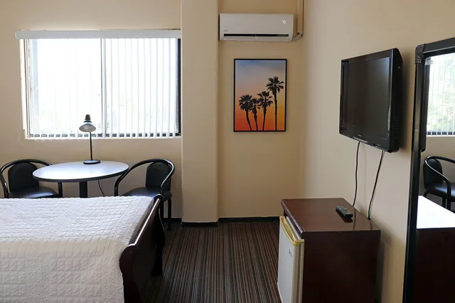 Room, Queen Bed, Harmon Loop Hotel 2/7
