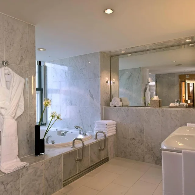 جناح غراند بسرير كينج بشرفة، SHERATON BERLIN GRAND HOTEL ESPLANADE 3/5