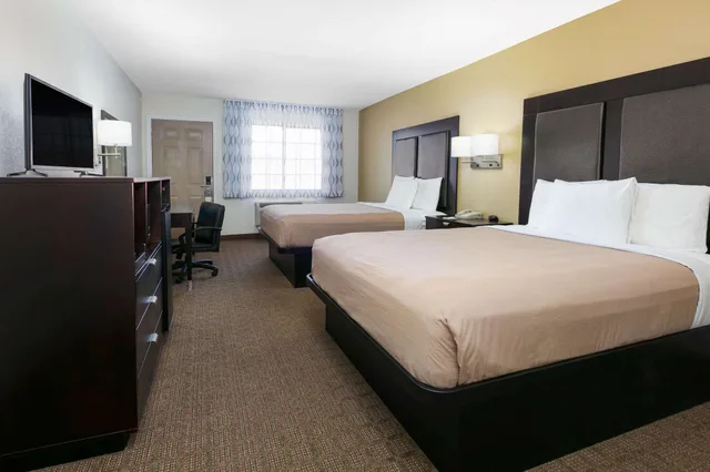 غرفة قياسية بسريرين كوين للمدخنين، Days Inn By Wyndham Granbury 3/5