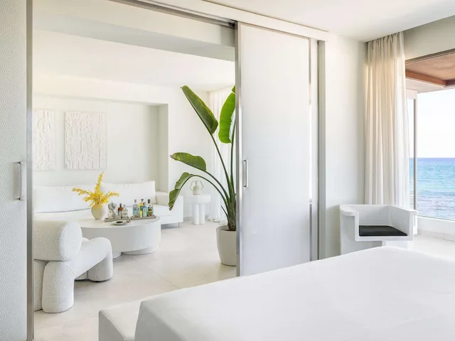 White, Suite, King Bed، Amirandes, A Resort to Live 2/3