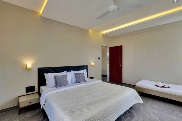 فيلا سيغنتشر بسرير كوين بإطلالة على الحديقة بغرفتي نوم مع أريكة في الطابق الأرضي، Goverdhan Greens Resort Dwarka 1/4