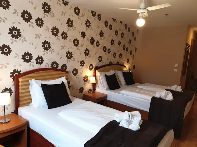 غرفة سوبيريور بسرير مزدوج مع سرير إضافي، Six Inn Hotel Budapest 1/4