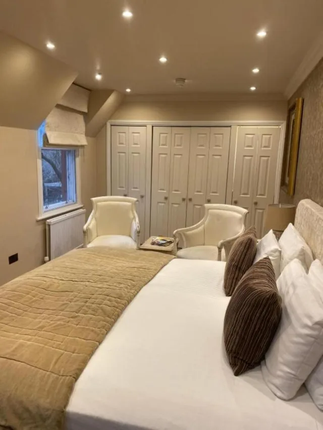 Master, Double Bed، Langtry Manor Hotel 5/9