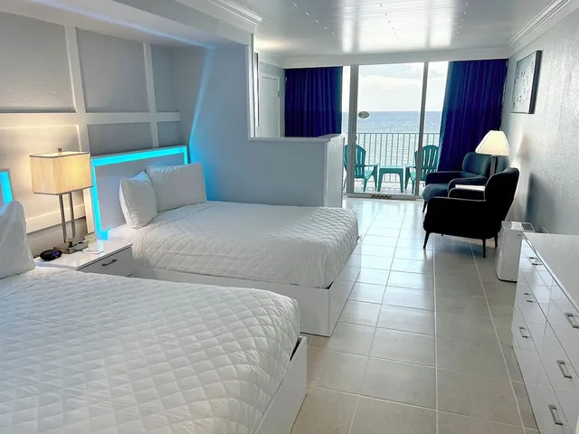 Studio, 2 Double Beds, Beach Front, Balcony، Lani Kai Beachfront 2/8