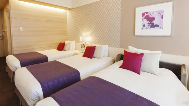 غرفة بسريرين منفصلين مع سرير إضافي، Hotel Elsereine Osaka 1/2