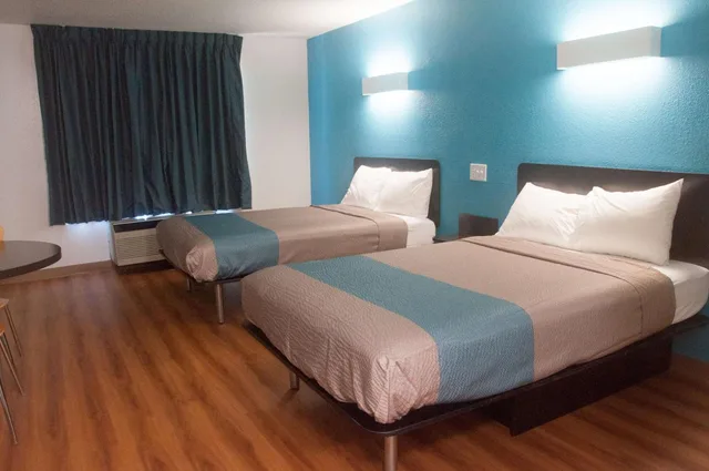 غرفة رباعية للمدخنين، Motel6 Raleigh, NC - North 1/10